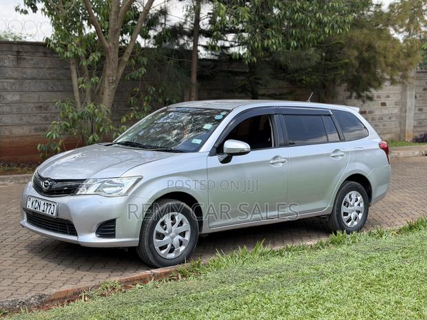 Toyota Corolla Fielder 2012