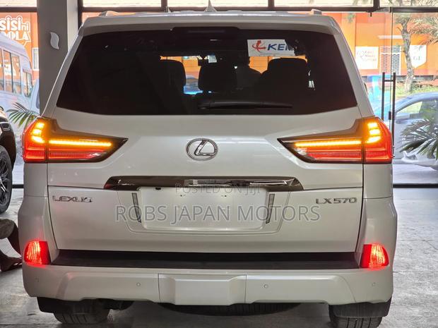 Lexus LX 570 AWD 2019 Off white