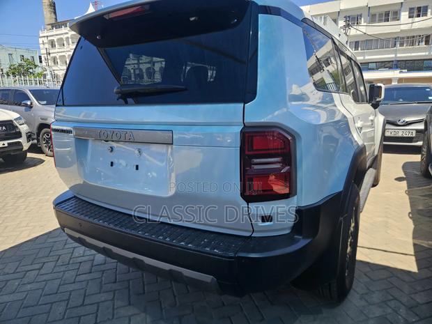 Toyota Land Cruiser Prado 2024 White