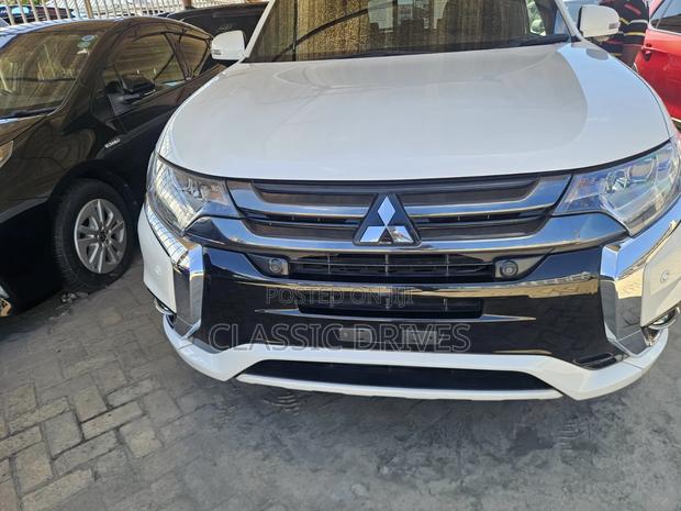Mitsubishi Outlander 2018 White