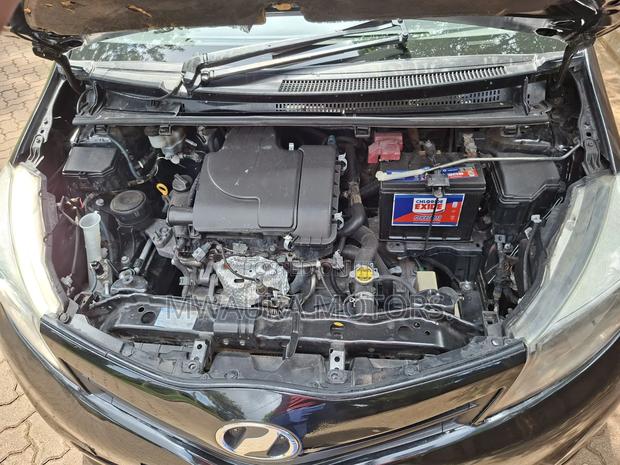 Toyota Vitz 1.0 FWD 5dr 2013 Black