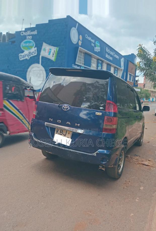 Toyota Noah 2005 Blue