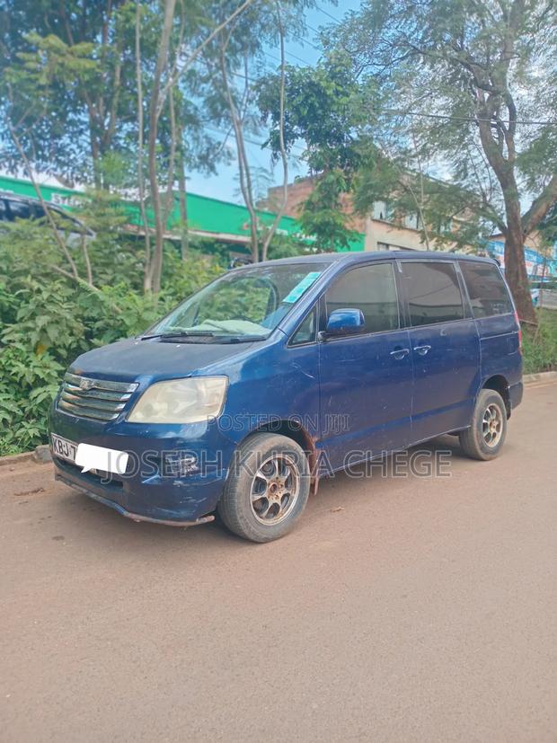 Toyota Noah 2005 Blue