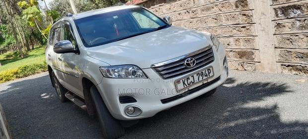 Toyota Vanguard 2009 White