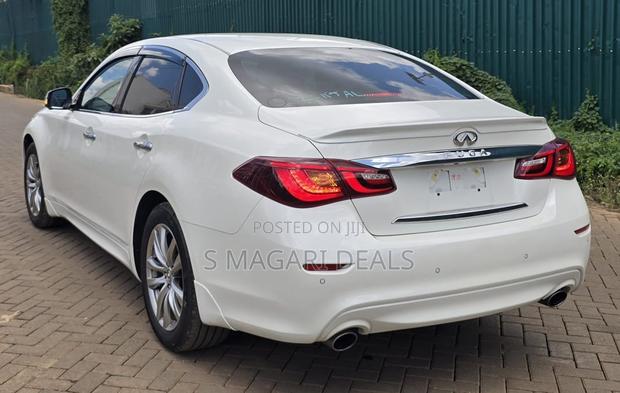 Nissan Fuga 2018 White