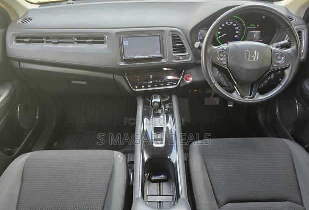 Honda Vezel 1.5 Hybrid 2WD 2018 Red