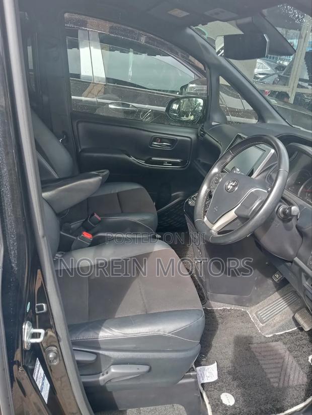 Toyota Noah 2019