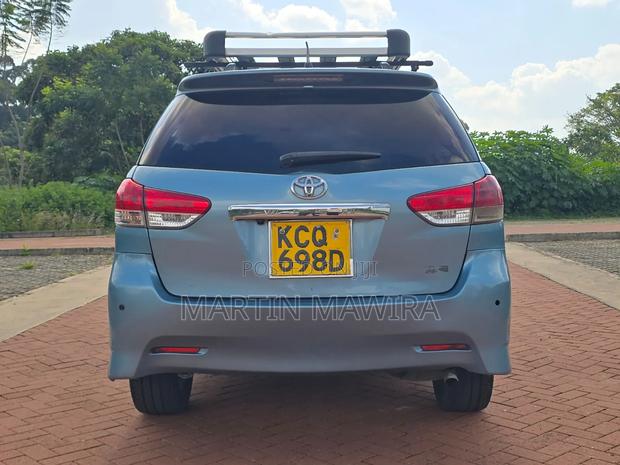Toyota Wish 2011 Blue