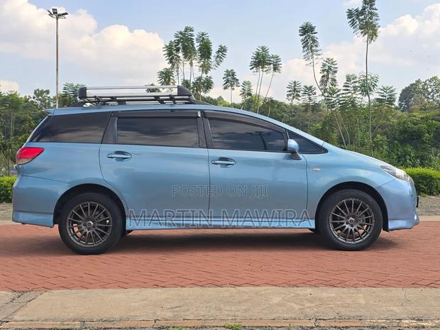 Toyota Wish 2011 Blue