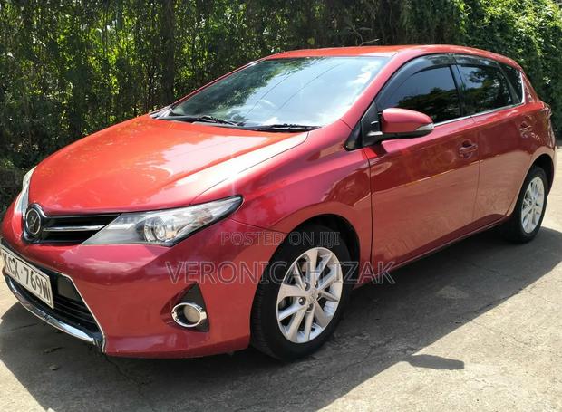 Toyota Auris 2013 Red
