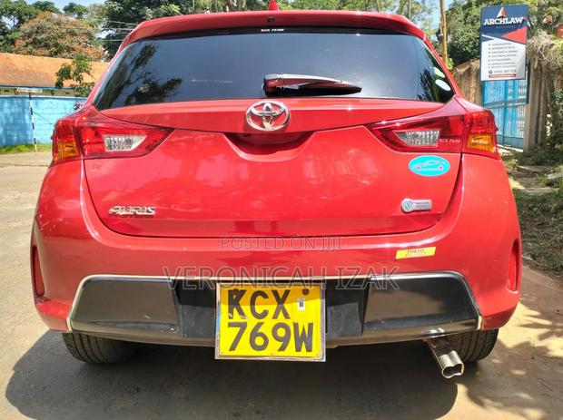 Toyota Auris 2013 Red