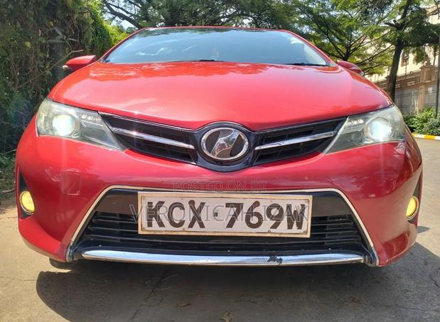 Toyota Auris 2013 Red