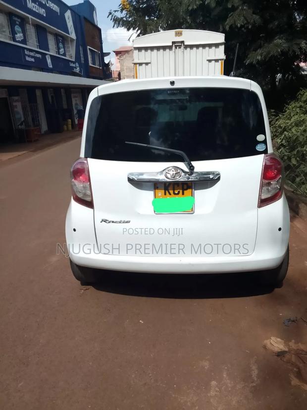 Toyota Ractis 2010 White