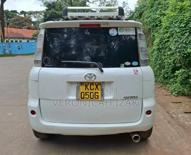 Toyota Sienta 2012 White
