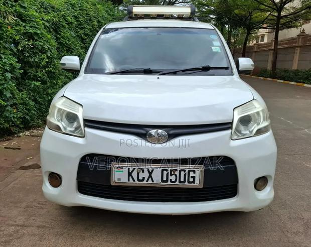 Toyota Sienta 2012 White