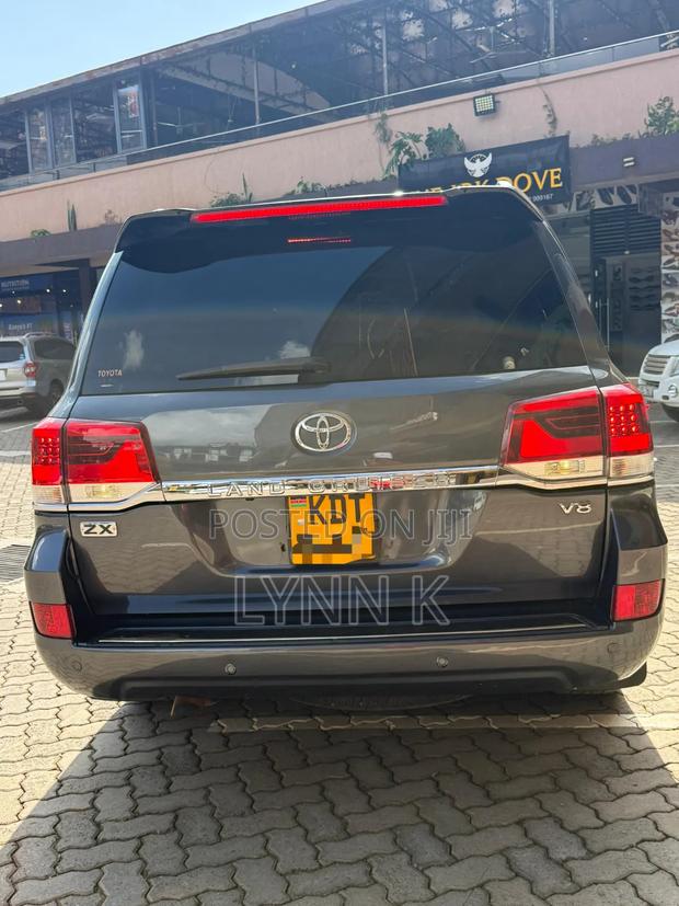 Toyota Land Cruiser 2010 Black
