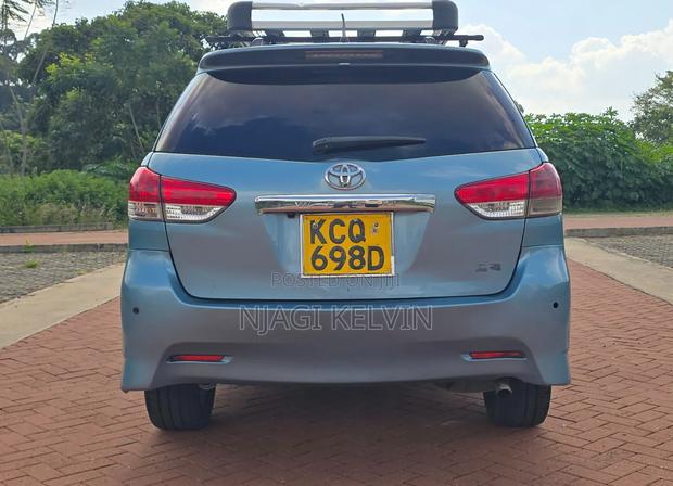 Toyota Wish 2011 Blue