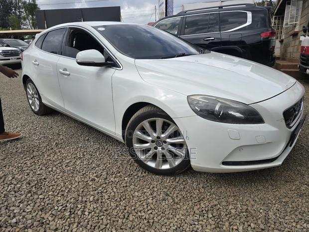 Volvo V40 T5 Premier Plus AWD 2015 White