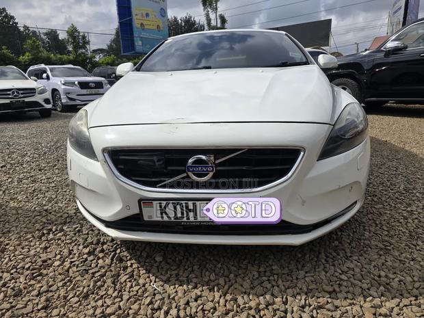 Volvo V40 T5 Premier Plus AWD 2015 White
