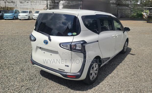 Toyota Sienta 1.5 Hybrid FWD 2019 White
