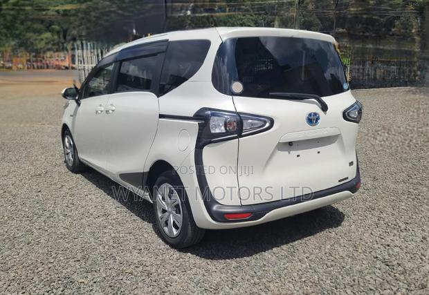 Toyota Sienta 1.5 Hybrid FWD 2019 White