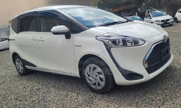 Toyota Sienta 1.5 Hybrid FWD 2019 White