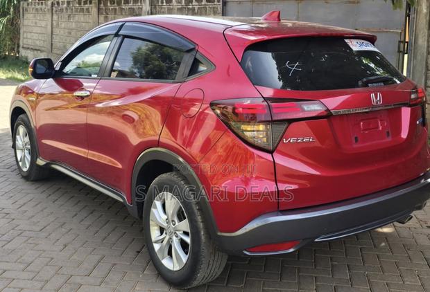 Honda Vezel 1.5 Hybrid 2WD 2018 Red