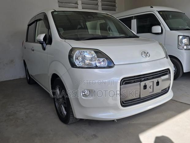 Toyota Porte 1.5 FWD 2019 Beige