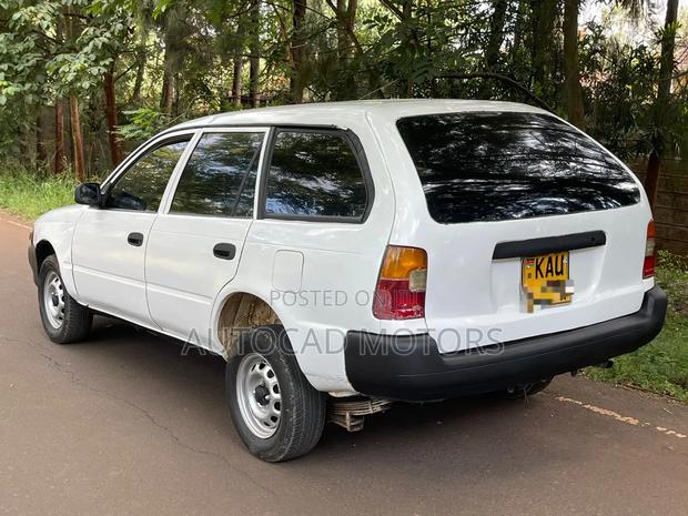Toyota Corolla 1998 White
