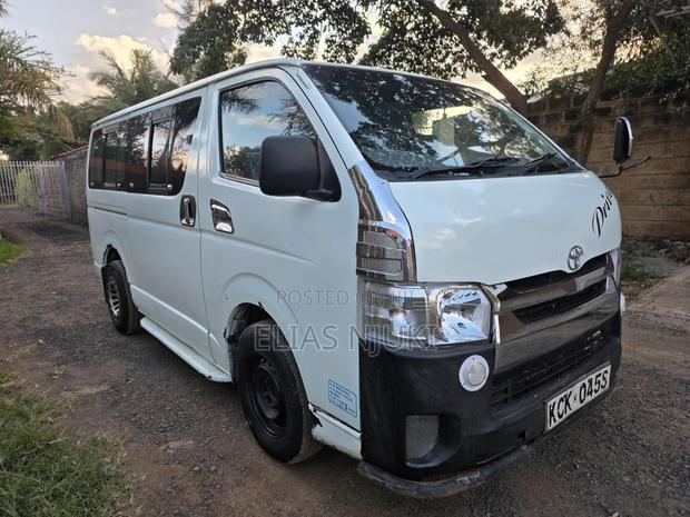 Toyota HiAce 2010 White