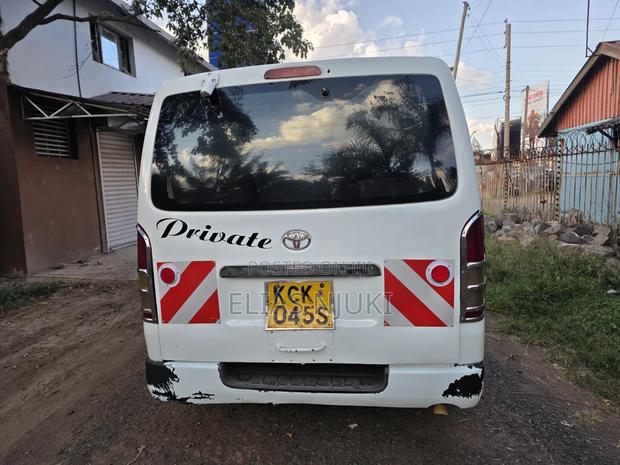 Toyota HiAce 2010 White