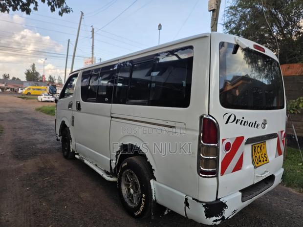 Toyota HiAce 2010 White