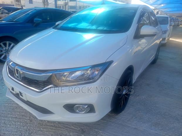 Honda Grace 2019 White