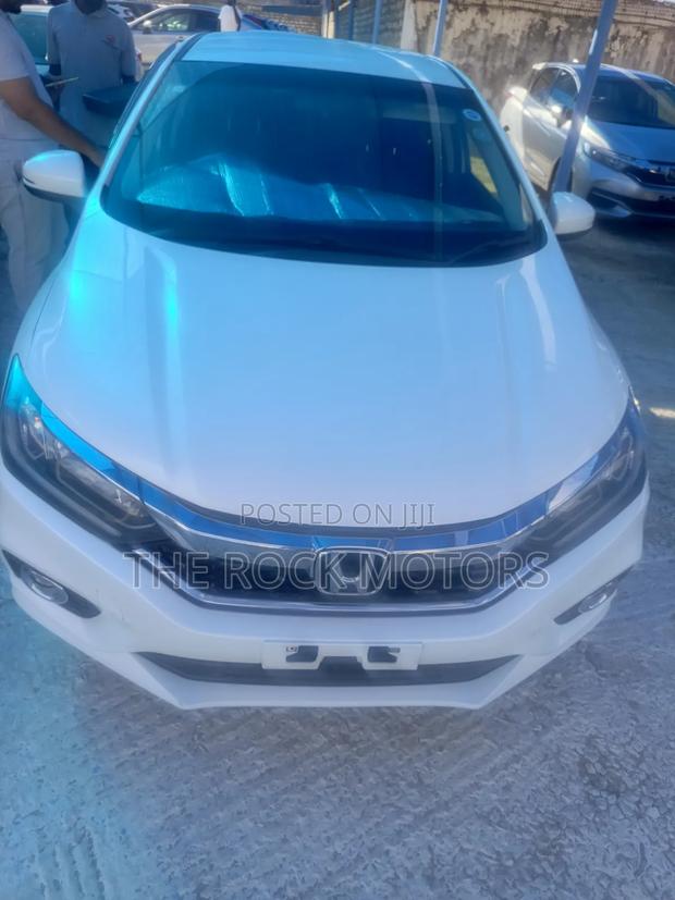 Honda Grace 2019 White