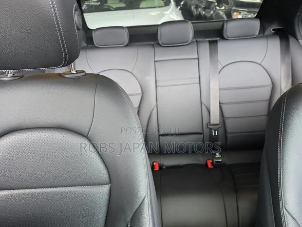 Mercedes-Benz C200 2019 Off white
