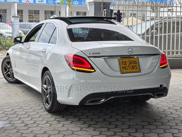 Mercedes-Benz C200 2019 Off white