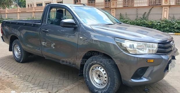 Toyota Hilux 2017 Gray