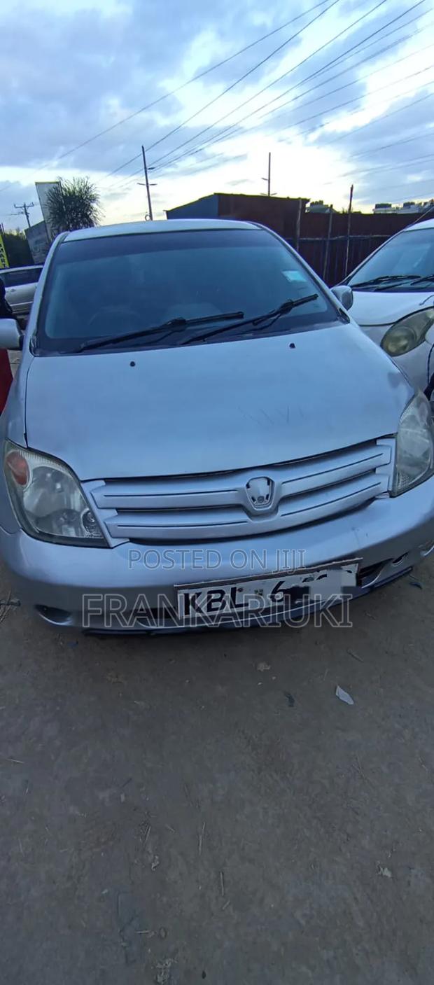 Toyota IST 2005 Silver