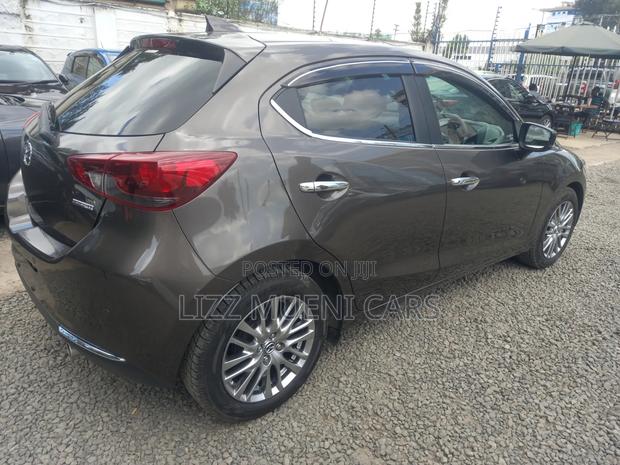 Mazda 2 2021 Gold
