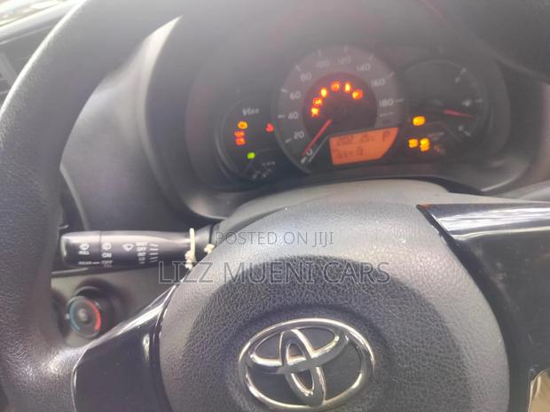 Toyota Vitz 1.0 FWD 5dr 2017 Gray