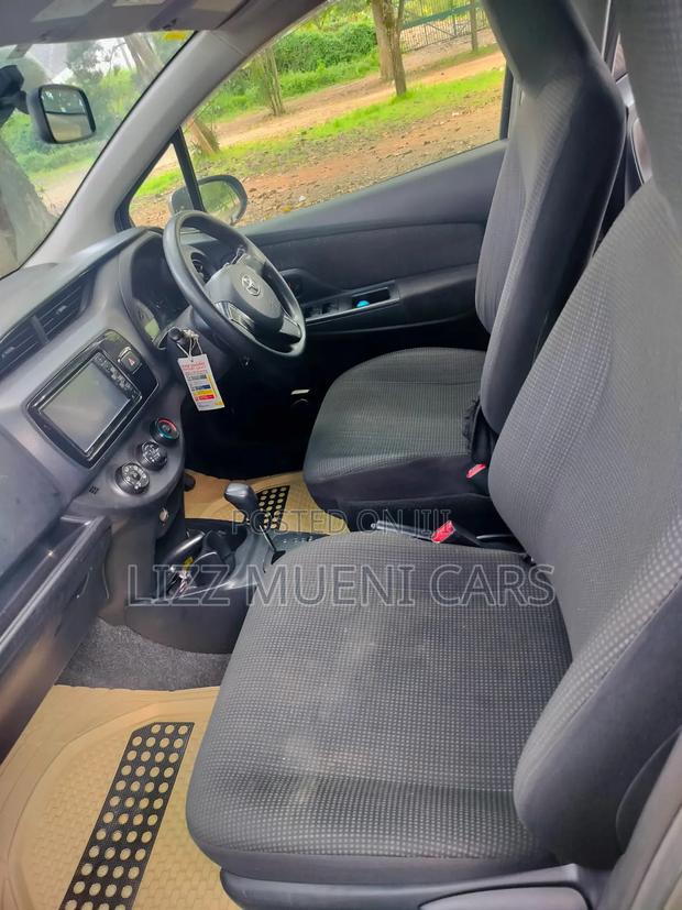 Toyota Vitz 1.0 FWD 5dr 2017 Gray