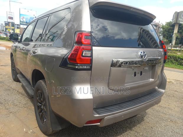 Toyota Land Cruiser 2020 Gold