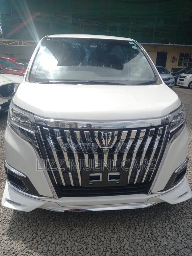 Toyota Esquire 2.0 AWD (7 seater) 2019 White