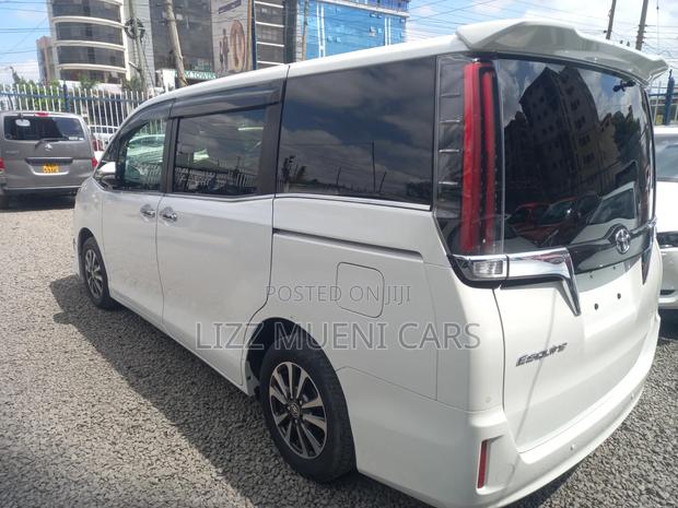 Toyota Esquire 2.0 AWD (7 seater) 2019 White