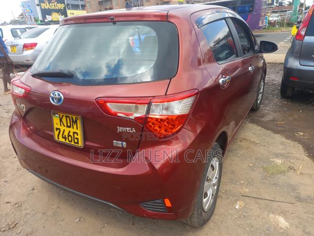 Toyota Vitz 1.5 FWD Hybrid 5dr 2017 Red