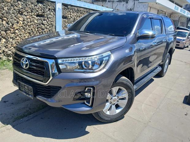 Toyota Hilux 2019 Gray