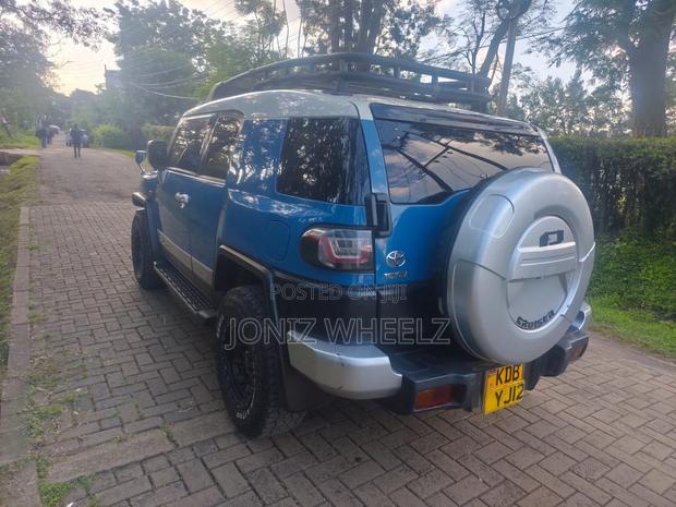 Toyota FJ Cruiser 4x4 Automatic 2012 Blue