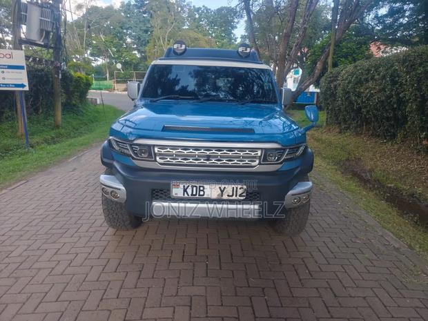 Toyota FJ Cruiser 4x4 Automatic 2012 Blue