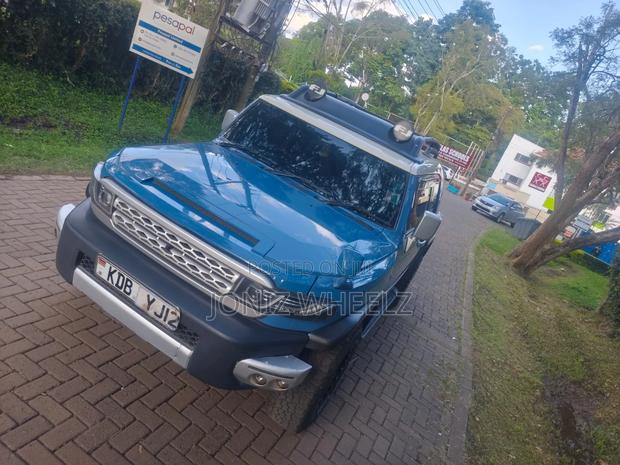 Toyota FJ Cruiser 4x4 Automatic 2012 Blue