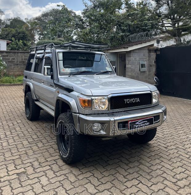 Toyota Land Cruiser 4.0 V6 GX-R 2015 Silver